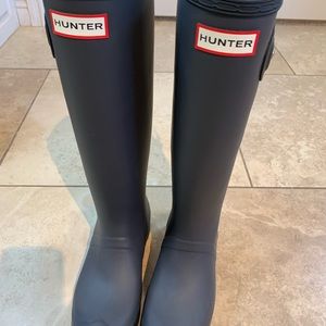 Brand new, never worn Hunter rain boots—charcoal gray and black.
